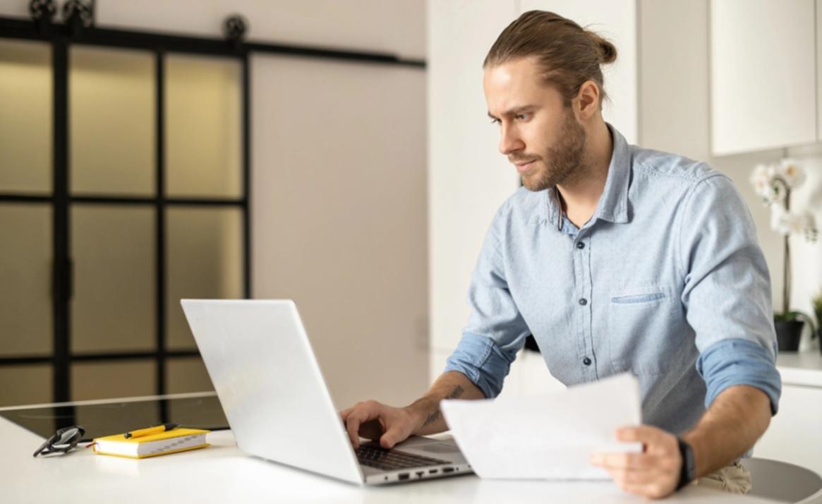 Strategische Vorbereitung einer Verhandlungssituation mit Dokumenten und Analysen