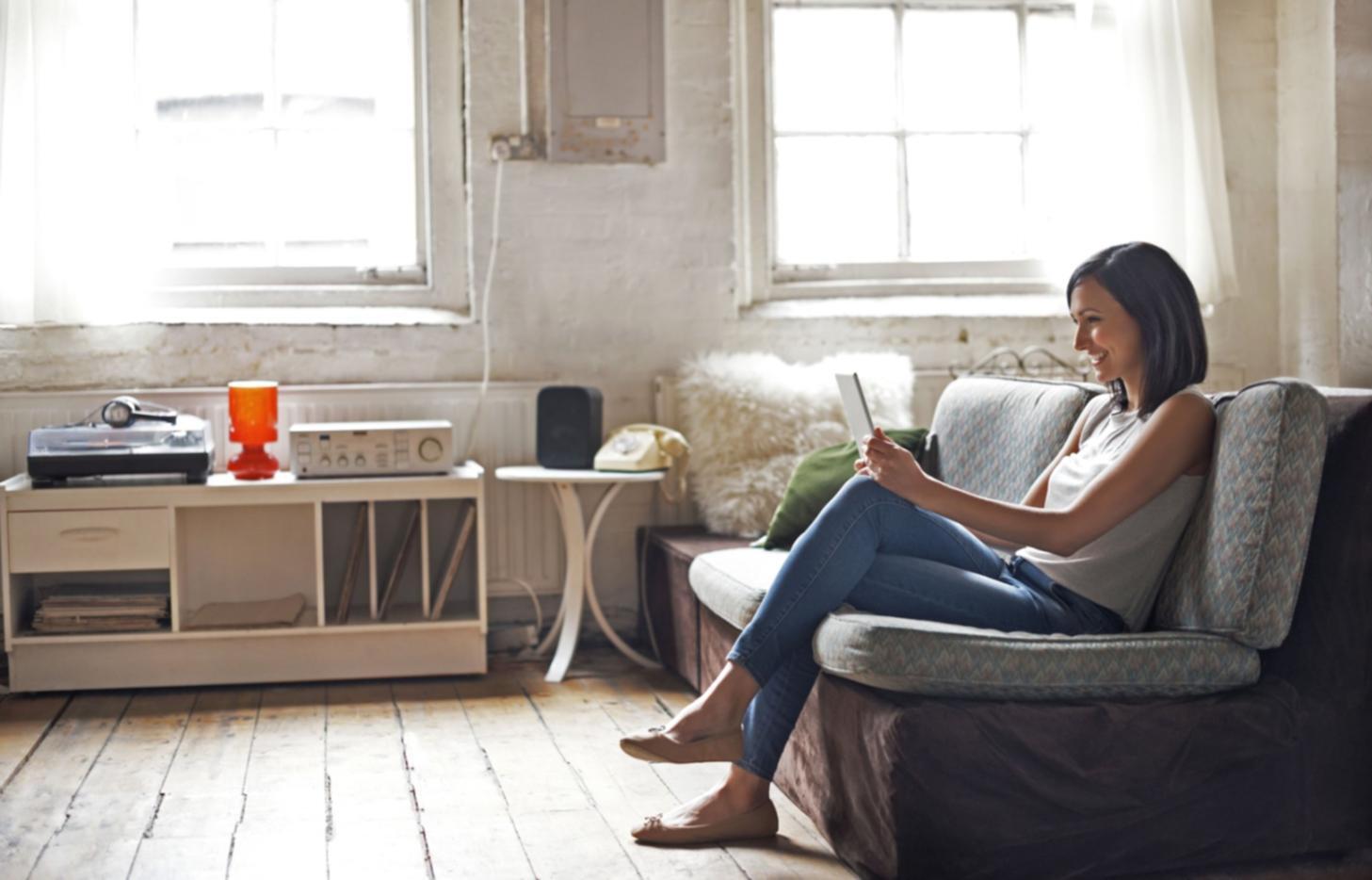 Teilnehmer bei interaktiver Verhandlungssimulation in professionellem Seminarraum